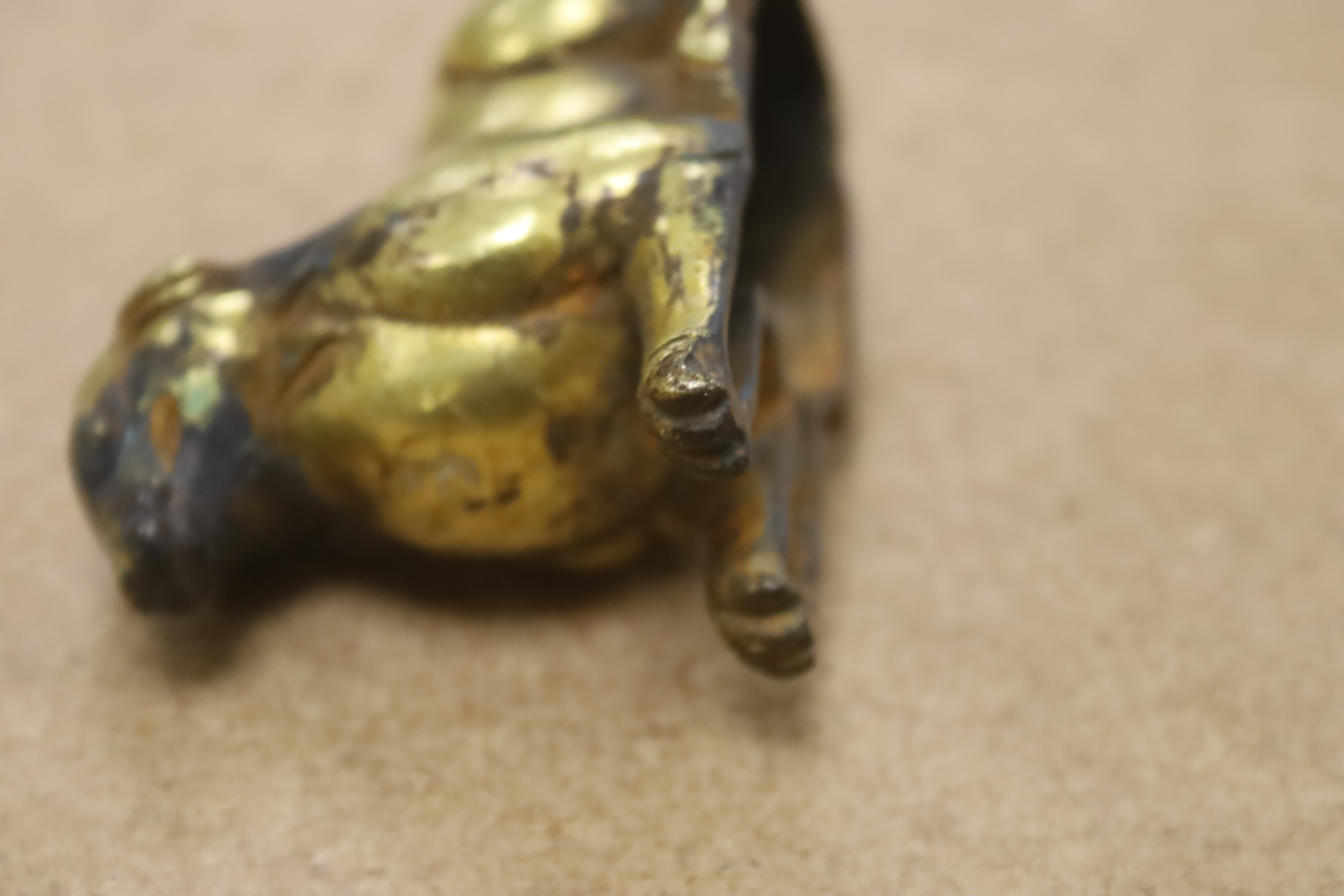 A Chinese gilt bronze dog, 7cm wide